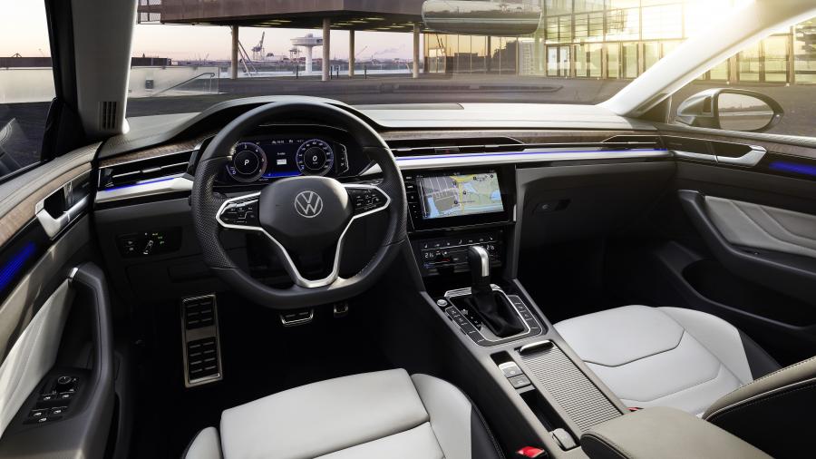 Торпедо Volkswagen Arteon Shooting Brake Elegance 2020 года  (WW) (фото 16 из 45)